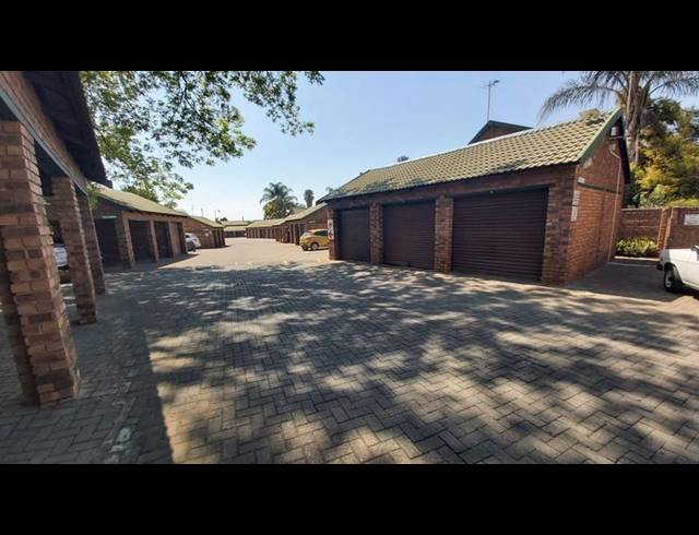 3 BEDROOM TOWNHOUSE FOR SALE IN GLEN MARAIS
